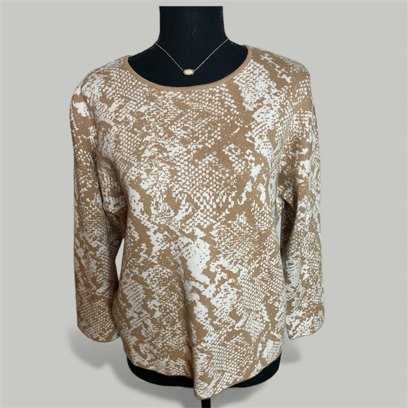 Ann Taylor Factory Tops - Ann Taylor snakeskin print 3/4 sleeve top Size Small NEW